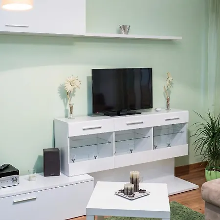 Spacious In - 110 M² With Terrace View *