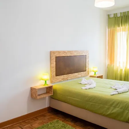 Spacious In - 110 M² With Terrace View Apartment Seia