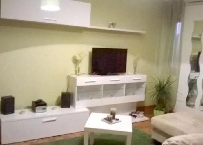 Spacious In - 110 M² With Terrace View سيا